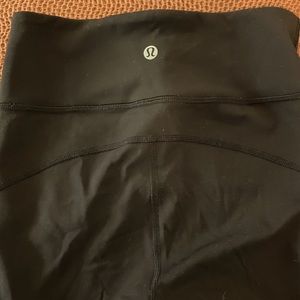 Lululemon capri leggings *LIKE NEW* size 4